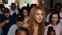 Potret Shakira Kunjungi Sekolah Hancur di Kolombia