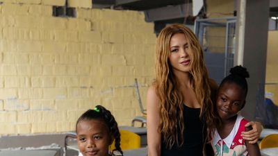 Potret Shakira Kunjungi Sekolah Hancur di Kolombia