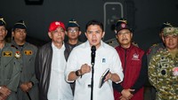 Pukul 04.00, Seskab Teddy & Mensos Kirim 65 Ton Bantuan ke NTT