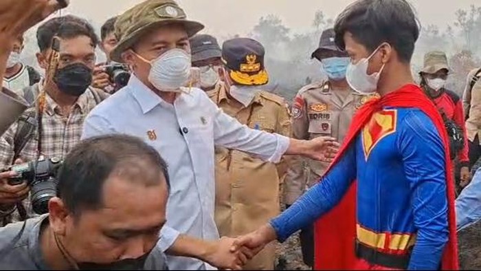 Rudiansyah bersama Menteri Kehutanan Raja Juli Antoni