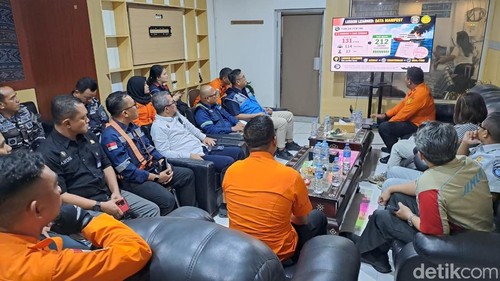 Pemaparan hasil Search and Rescue (SAR) atas insiden terbakarnya KMP Putri Yasmin di Pelabuhan Lembar, Rabu (19/8/2026). (Dok. Humas SAR Mataram)