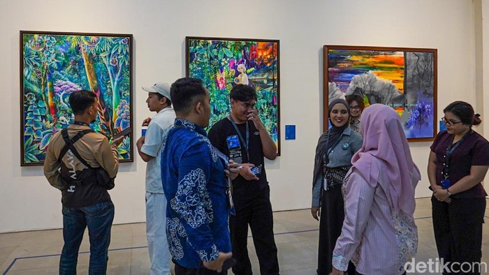 SBY Art Community pamerkan 150 karya dari 27 seniman di Taman Ismail Marzuki Jakarta, Rabu (19/8/2026).

SBY Art Community menggelar pameran lukisan bertajuk 