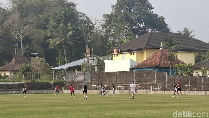 Sesi latihan PSS Sleman di Lapangan Pakembinangun, Sleman, Rabu (19/8/2026).