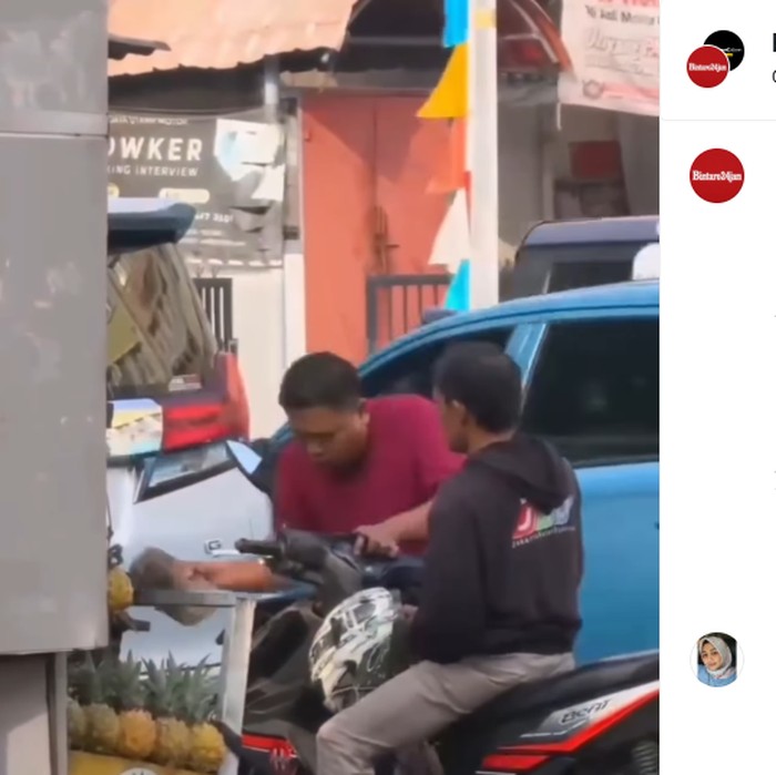 Sopir Alphard ngamuk hantam motor pakai batu
