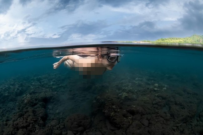 Tak hanya sunmori, Rachel beberapa kali diajak melakukan free diving, salah satu hobi Dikta. Mantan personel Yovie & Nuno itu membagikan foto-fotonya melalui akun Instagram @tata_moto. Foto: Instagram