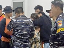 Tangis Haru Ibunda Sambut Jenazah Nadif di RSUD Palabuhanratu