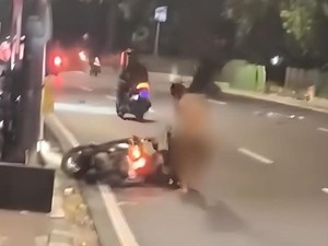 Heboh Pria Bugil Ngamuk Pukuli Pengendara Motor, Pelaku Ditangkap Polisi
