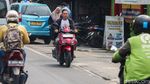 Terobos One Way, Pemotor Lawan Arus Berjamaah di Pondok Labu