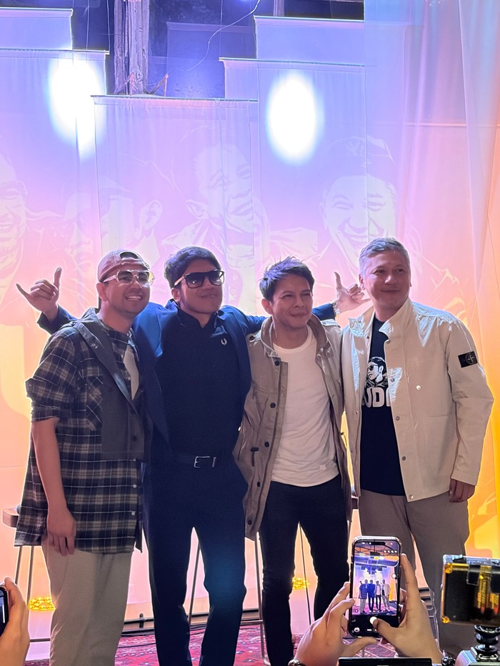 Geng bapak-bapak The Dudas-1 siap go international dengan tur Asia. Mereka ingin belajar pariwisata dan mengangkat UMKM Indonesia. Nantikan keseruannya!