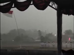 Video: Aksi Heroik Paskibraka di Landak Kalbar Tak Gentar Meski Diterjang Hujan Angin