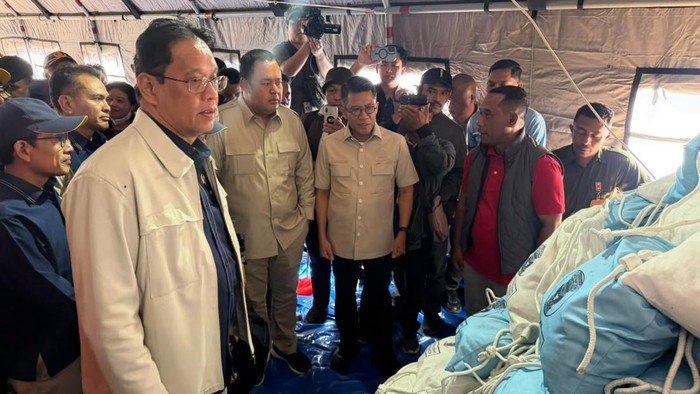 Menteri Keuangan (Menkeu) Purbaya Yudhi Sadewa mengunjungi sejumlah wilayah terdampak bencana gempa bumi di Nusa Tenggara Timur (NTT). Dalam momen tersebut, Purbaya membawa pesan dari Presiden Prabowo Subianto kepada masyarakat setempat.