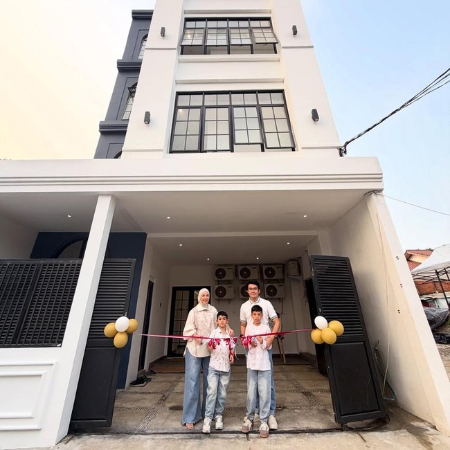 Tya Ariestya dan Suami Launching Indekos Baru, Jadi Kado Anniversary ke-12!