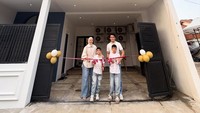 Tya Ariestya dan Suami Launching Indekos Baru, Jadi Kado Anniversary ke-12!