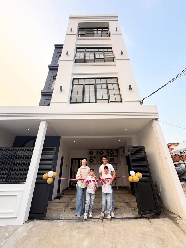 Tya Ariestya dan Suami Launching Indekos Baru, Jadi Kado Anniversary ke-12!