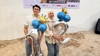 Anniversary ke 12. Bismillah udah launching kost-kost-an Cilandak jd kado pernikahan utk kita ber2 mudah2 an bs banyak membawa berkah. Doakan jd keluarga yg Samawa, tulis Tya Ariestya dilihat dalam laman Instagram pribadinya, Rabu (19/8/2026). Foto: Instagram @tya_ariestya