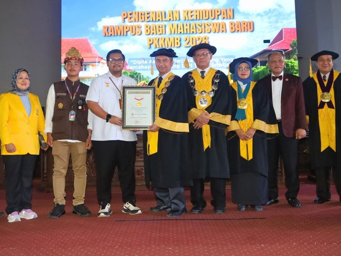 Unsri pecahkan rekor MURI donasi buku terbanyak.
