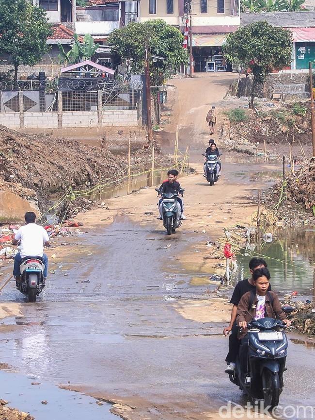 4 Tahun Terendam, Jalan Kampung Bulak Depok Akhirnya Surut-Bisa Dilalui
