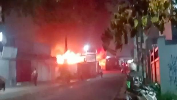 Bangunan ruko nan menjual sembako di Serpong Utara, Tangerang Selatan kebakaran. Pemadam kebakaran telah memadamkan kebakaran. (dok Damkar Tangsel)