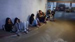 Basement Jadi Tempat Berlindung Warga Saat Kyiv Diserang