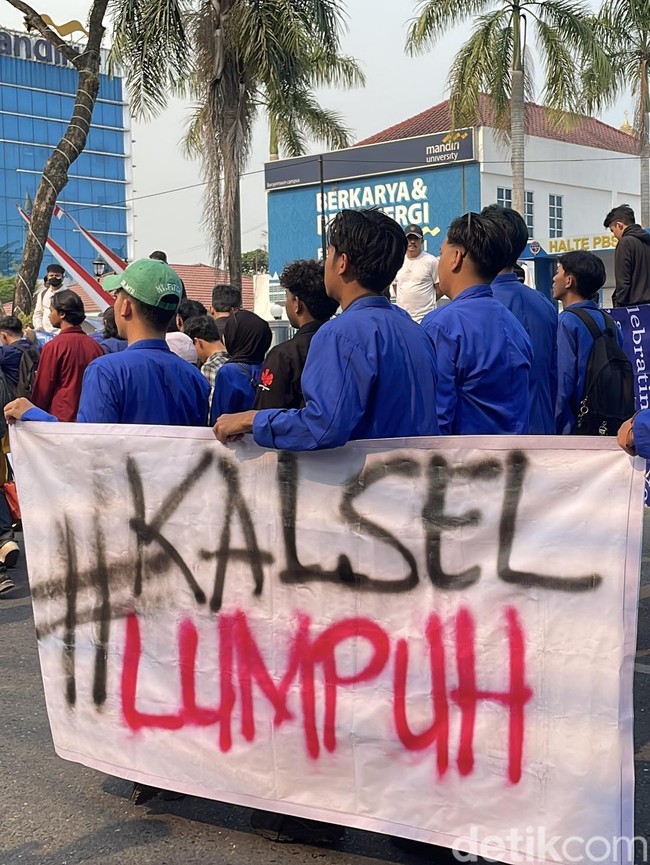 Ratusan Mahasiswa Unjuk Rasa Masalah BBM hingga Karhutla: Kalsel Lumpuh!