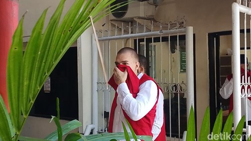 Terdakwa Luzian Andrin Zgraggen menjalani sidang di PN Denpasar, Kamis (20/8/2026).