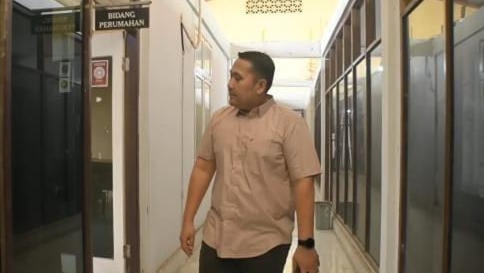 Bupati Merangin saat sidak kantor Dinas Perkim yang dalam kondisi sepi