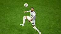 Arsenal-Aston Villa Sepakati Transfer Ezri Konsa