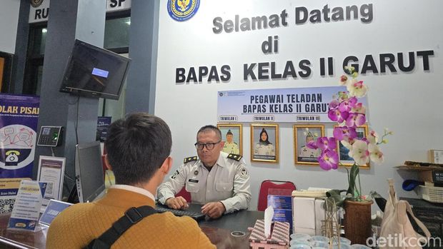 Fajar, mantan napi, merintis usaha konveksi usai bebas bersyarat.