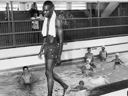 Tak Ada di Buku Sejarah, Foto-foto Lawas Ini Punya Cerita Mencengangkan