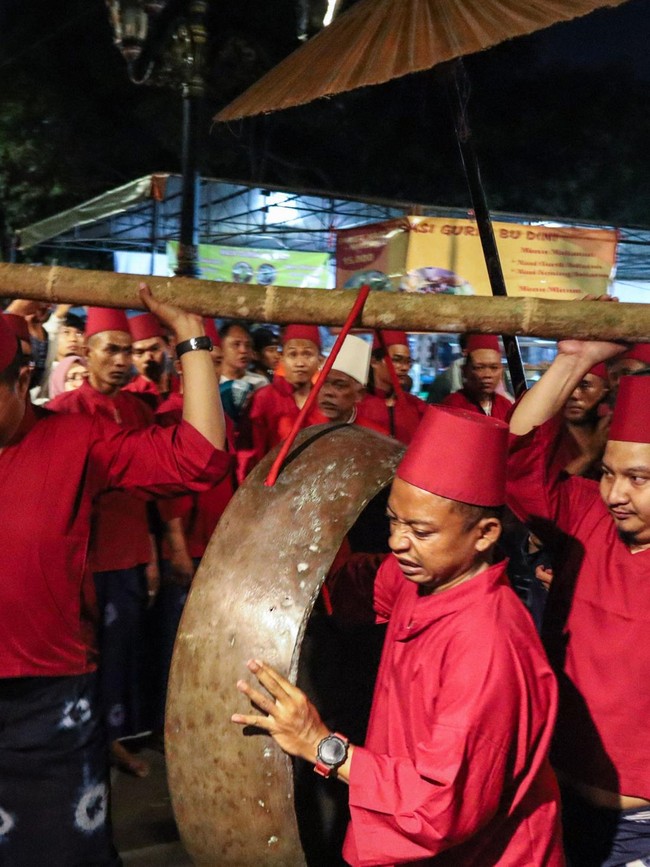 Gamelan Pusaka Keraton Diarak Sambut Tradisi Sekaten