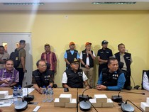 Iqbal dan Koster Sambangi Korban Gempa NTT, Disambut Laka Lena