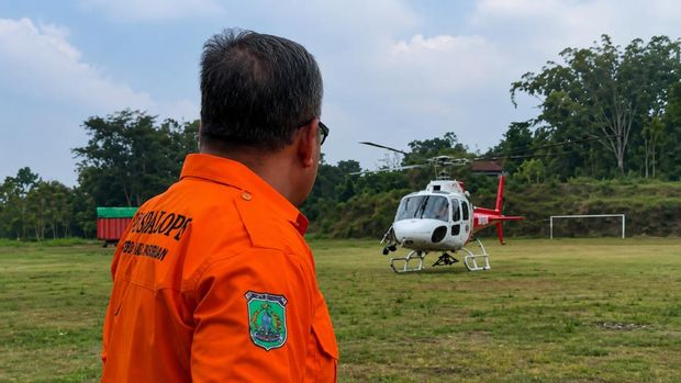 Gunung Arjuno-Welirang diselimuti awan rendah hingga rencana water bombing pemadaman karhutla belum bisa terlaksana.
