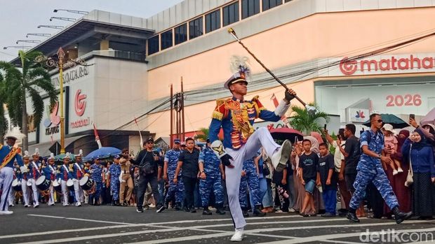 Karnaval pembangunan di Jalan Pemuda, Klaten, Rabu (19/8/2026). Karnaval pembangunan di Jalan Pemuda, Klaten, Rabu (19/8/2026).