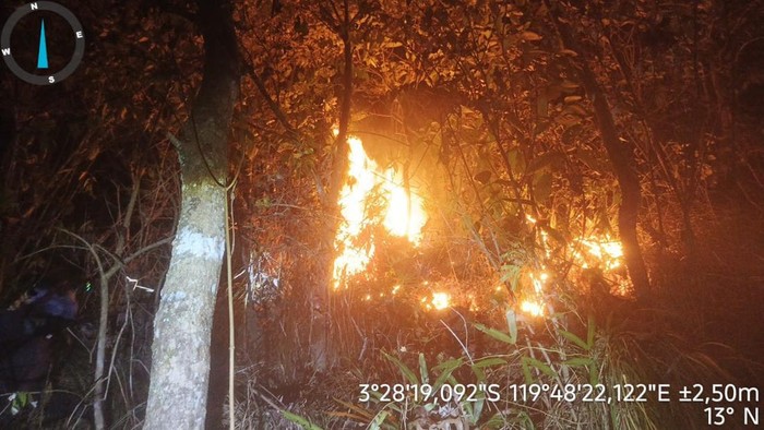 Gubernur Sulawesi Selatan (Sulsel) Andi Sudirman Sulaiman, mengajak seluruh masyarakat mencegah kebakaran hutan dan lahan (karhutla).