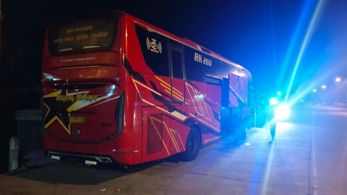 Bus Sugeng Rahayu yang menabrak pejalan kaki hingga tewas di Wates, Kulon Progo, Rabu (19/8/2026)