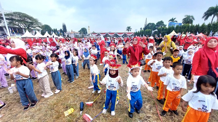 Kegiatan Gerakan Makan Tanpa Drama dan Senam Bersama Anak Indonesia Hebat dan yang diinisiasi Kalbe Consumer Health melalui Sakatonik ABC bersama IGTKI Provinsi Lampung.