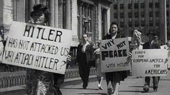 Pada 7 Juli 1941, sempat ada demo di New York City untuk membela Hitler. Siapa sangka ya. Foto: autie91 via Bored Panda