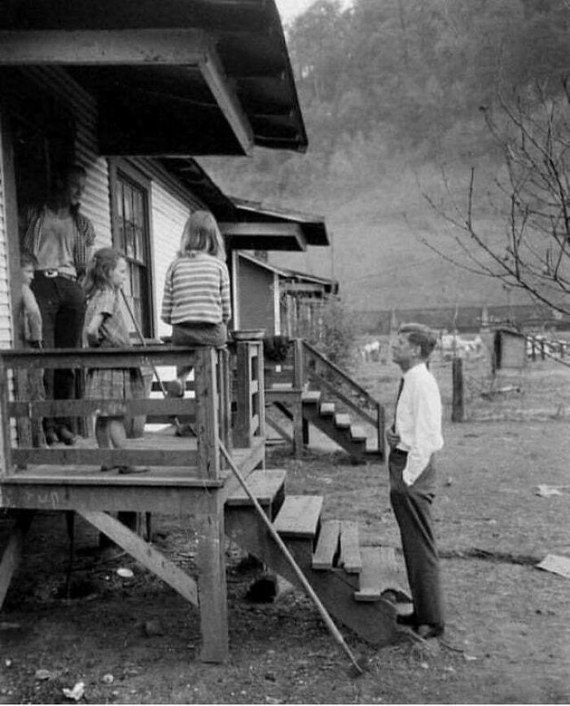 Kumpulan foto bersejarah ini mungkin tidak banyak yang tahu, tapi benar adanya. Mana yang sudah kamu pernah ketahui sebelumnya?