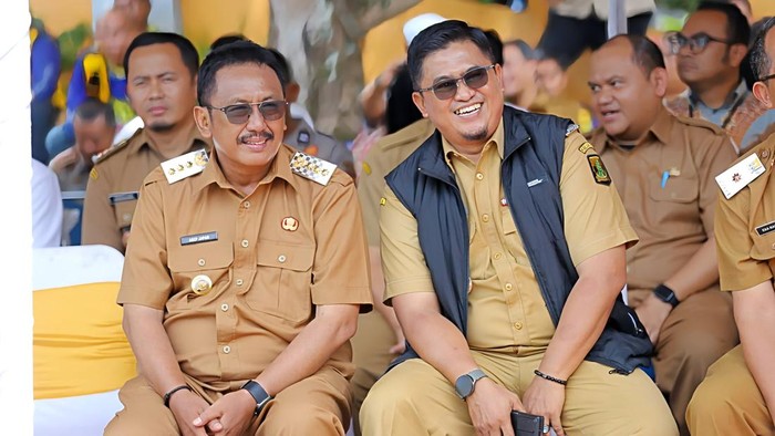 Kepala Dinas Perkim Sendi Apriadi saat bersama Bupati Sukabumi Asep Japar