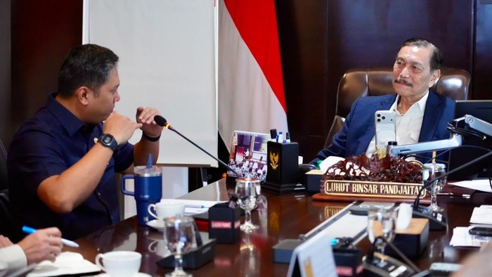 Ketua Dewan Ekonomi Nasional Luhut Binsar Pandjaitan dan Kepala Badan Gizi Nasional Sudaryono