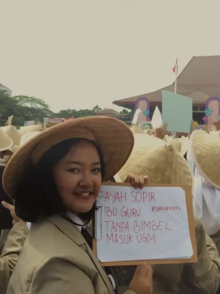 Viral Kisah Inspiratif Anak Sopir & Guru Berhasil Masuk UGM Tanpa Ikut Bimbel