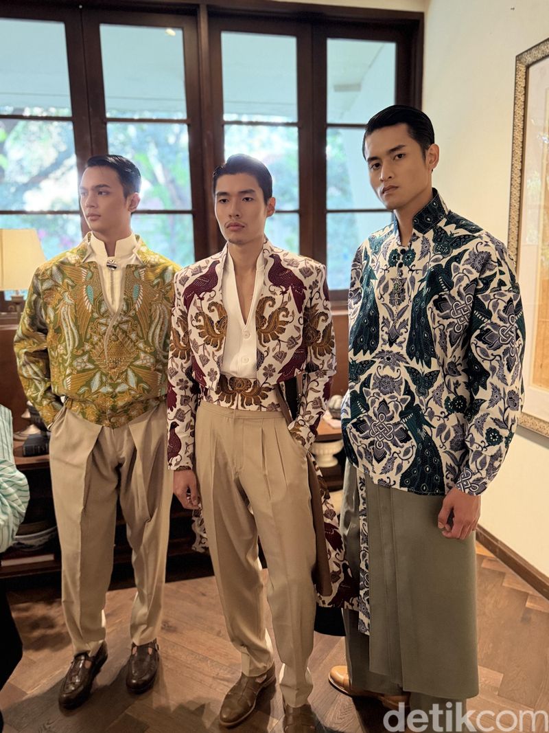 Temma Prasetio mengangkat batik dengan menggandeng Iwan Tirta untuk koleksi yang akan ditampilkan di Mercedes-Benz Fashion Week Kuala Lumpur 2026.