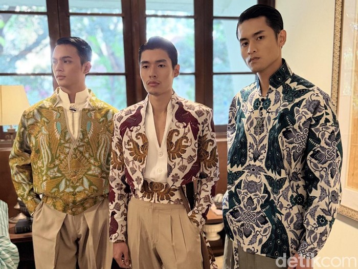 Temma Prasetio mengangkat batik dengan menggandeng Iwan Tirta untuk koleksi yang akan ditampilkan di Mercedes-Benz Fashion Week Kuala Lumpur 2026.