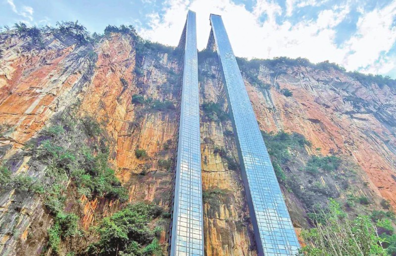Lift tebing di China