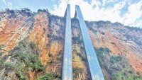 China Punya Lift Tebing 288 Meter, Jadi Bus Sekolah Terbang