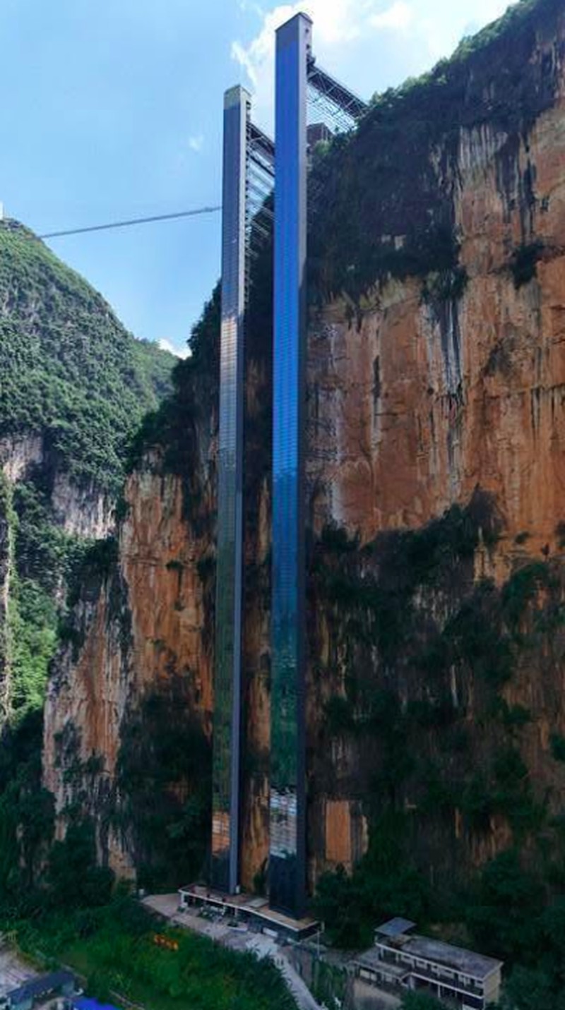 Lift tebing di China