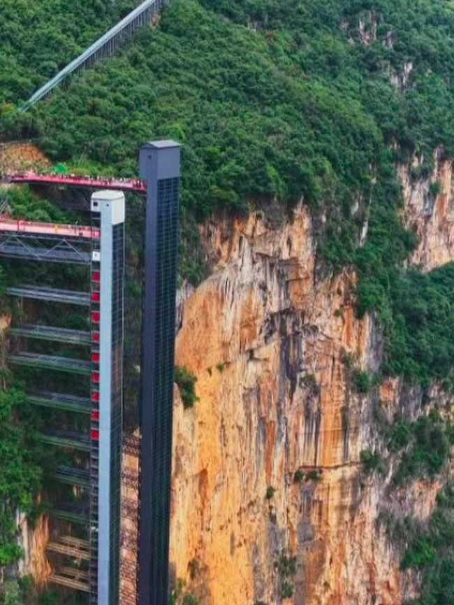 Lift Tebing 288 Meter di China Pangkas Perjalanan 6 Jam Jadi 30 Menit