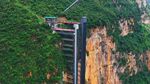 Penampakan Lift Tebing Setinggi 288 Meter di China