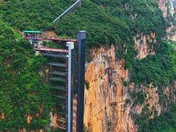 Lift Tebing 288 Meter di China Pangkas Perjalanan 6 Jam Jadi 30 Menit