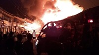 Kebakaran Hebat Landa Pasar Sungai Duri, Jalur Pontianak-Singkawang Lumpuh